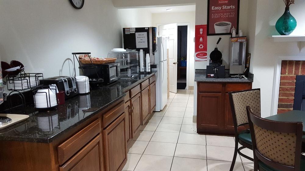 Econo Lodge Glade Springs I-81 Ngoại thất bức ảnh