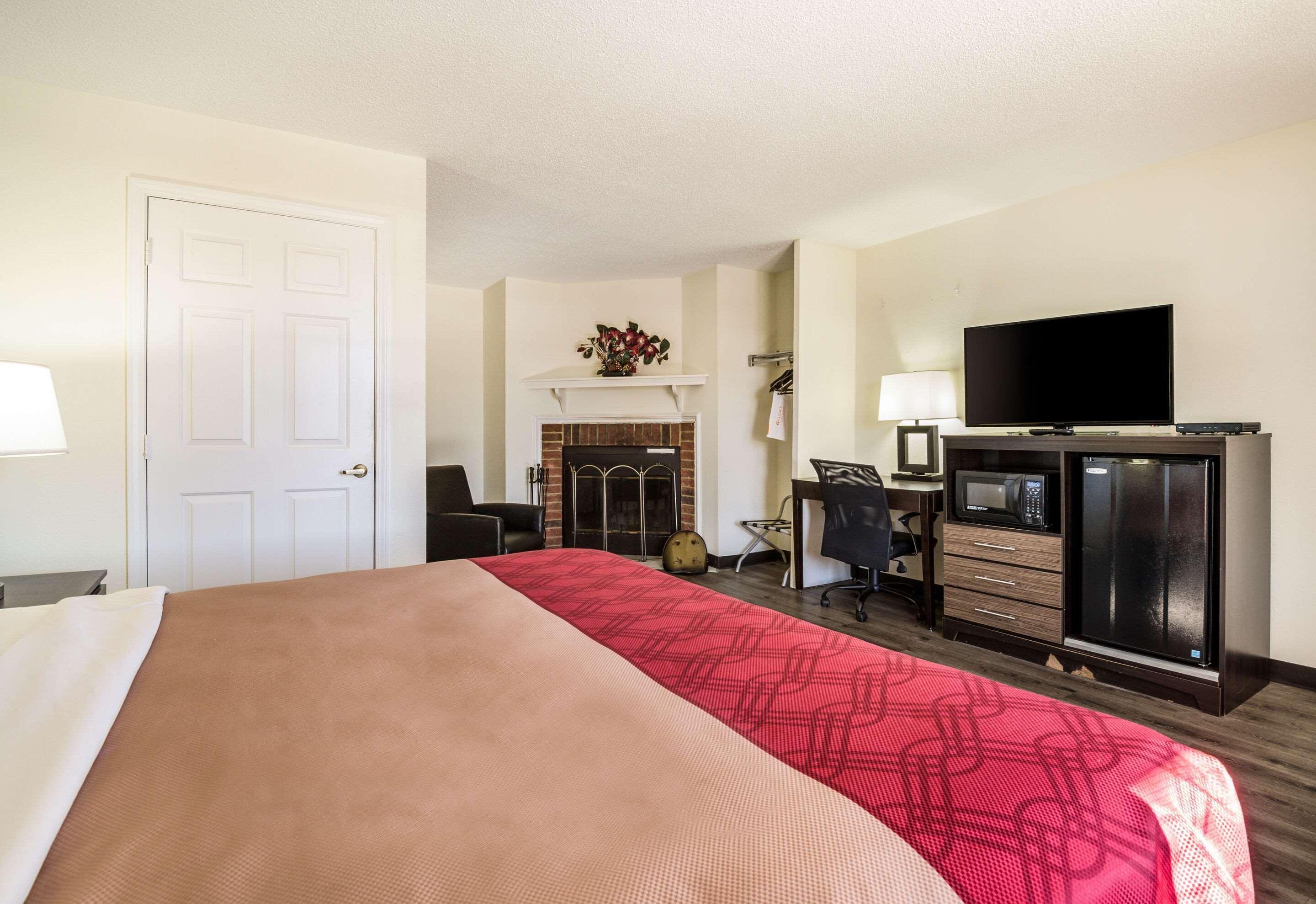 Econo Lodge Glade Springs I-81 Ngoại thất bức ảnh