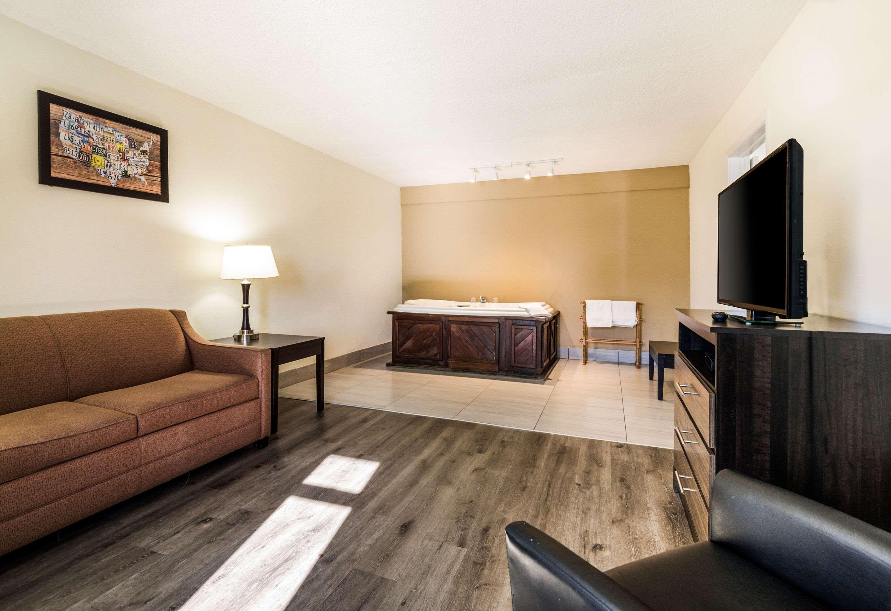 Econo Lodge Glade Springs I-81 Ngoại thất bức ảnh