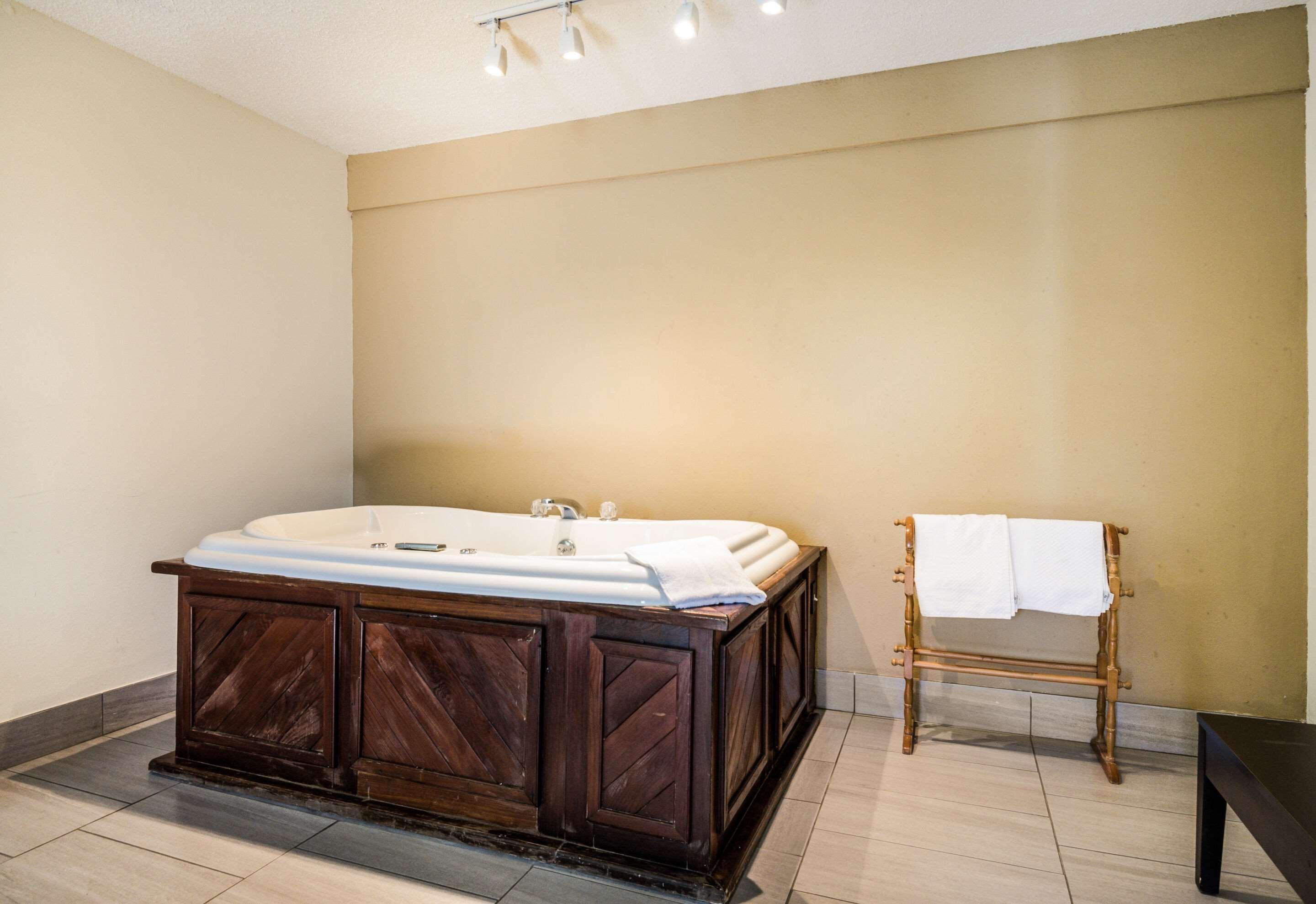 Econo Lodge Glade Springs I-81 Ngoại thất bức ảnh