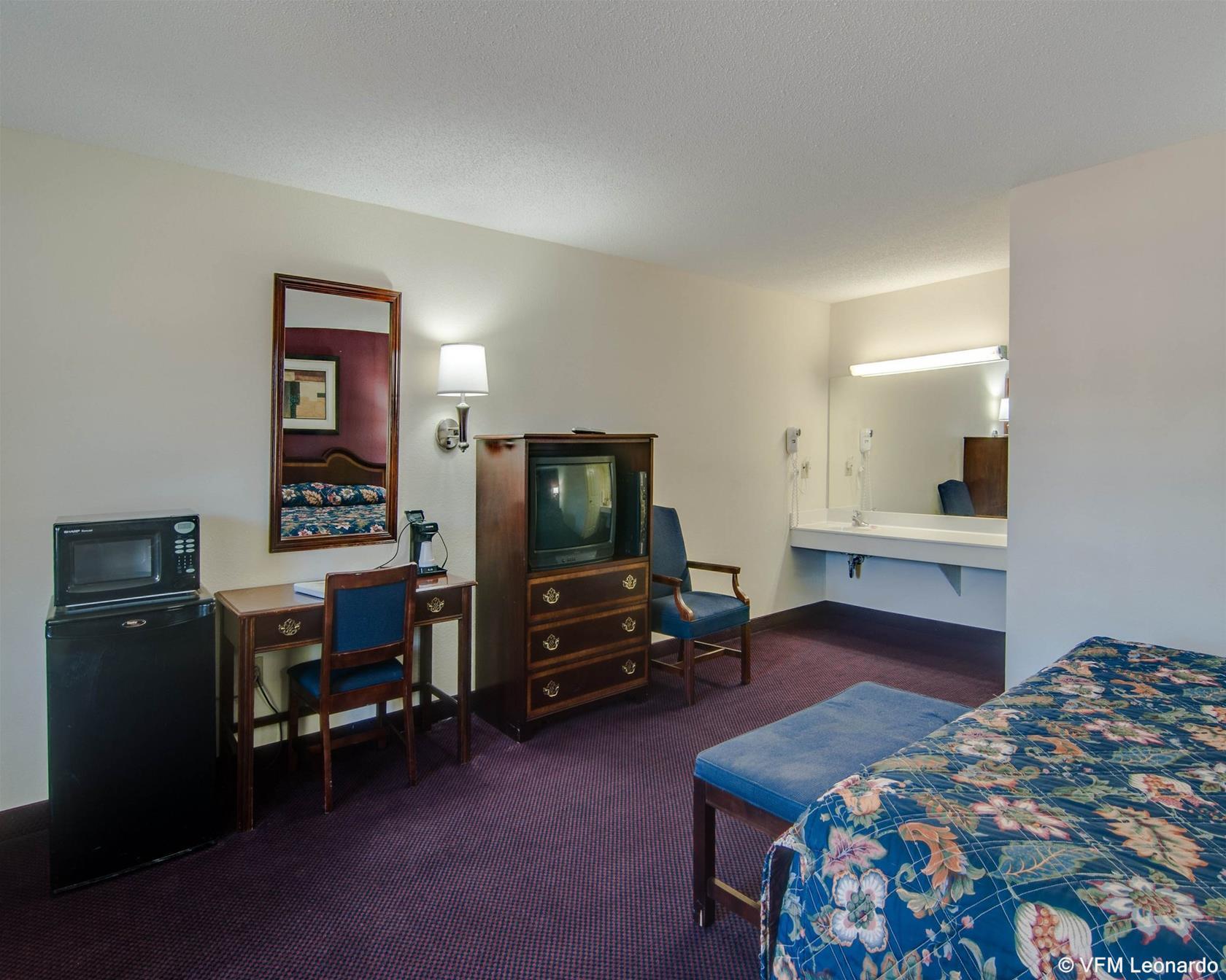 Econo Lodge Glade Springs I-81 Ngoại thất bức ảnh