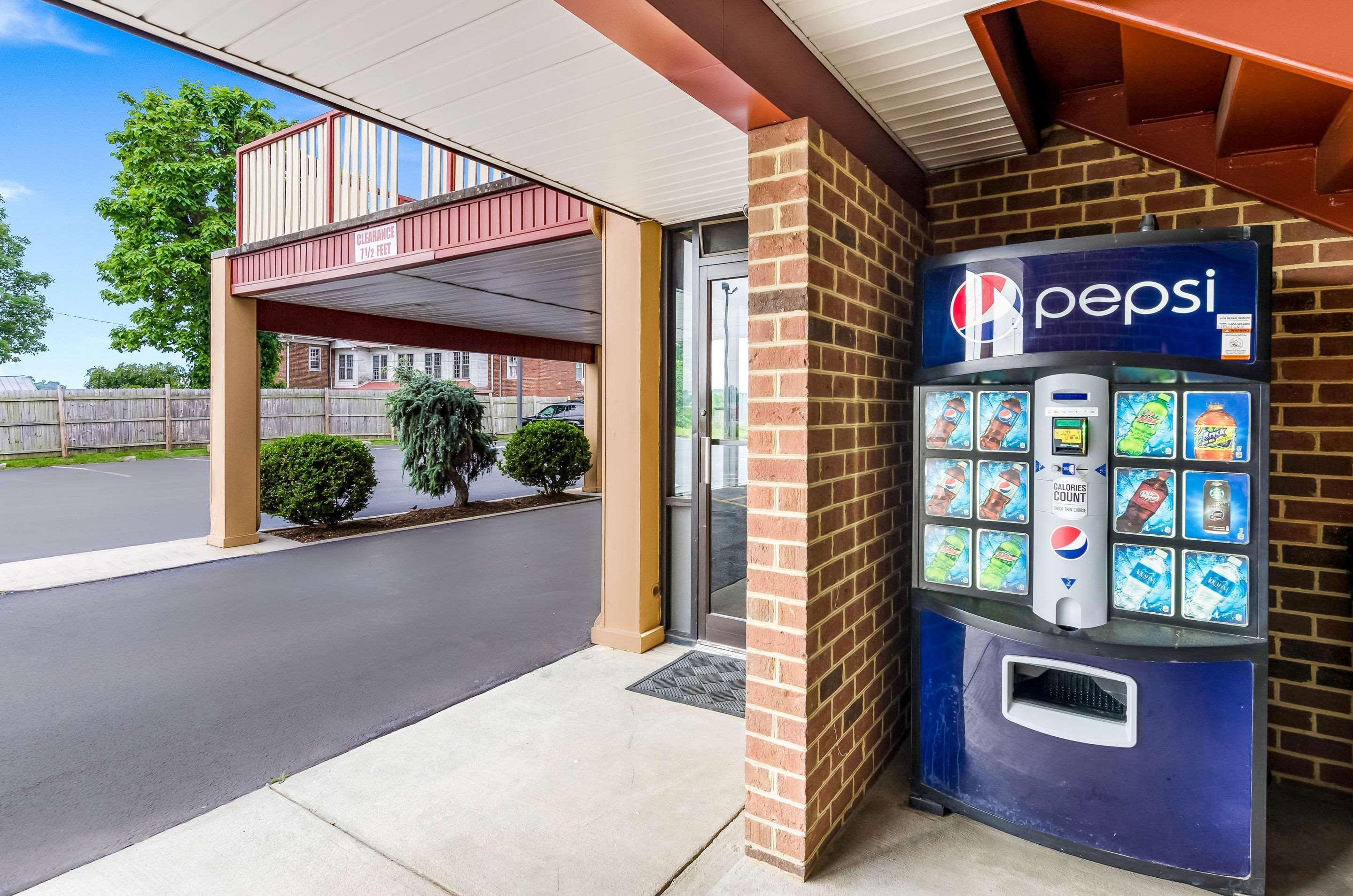Econo Lodge Glade Springs I-81 Ngoại thất bức ảnh