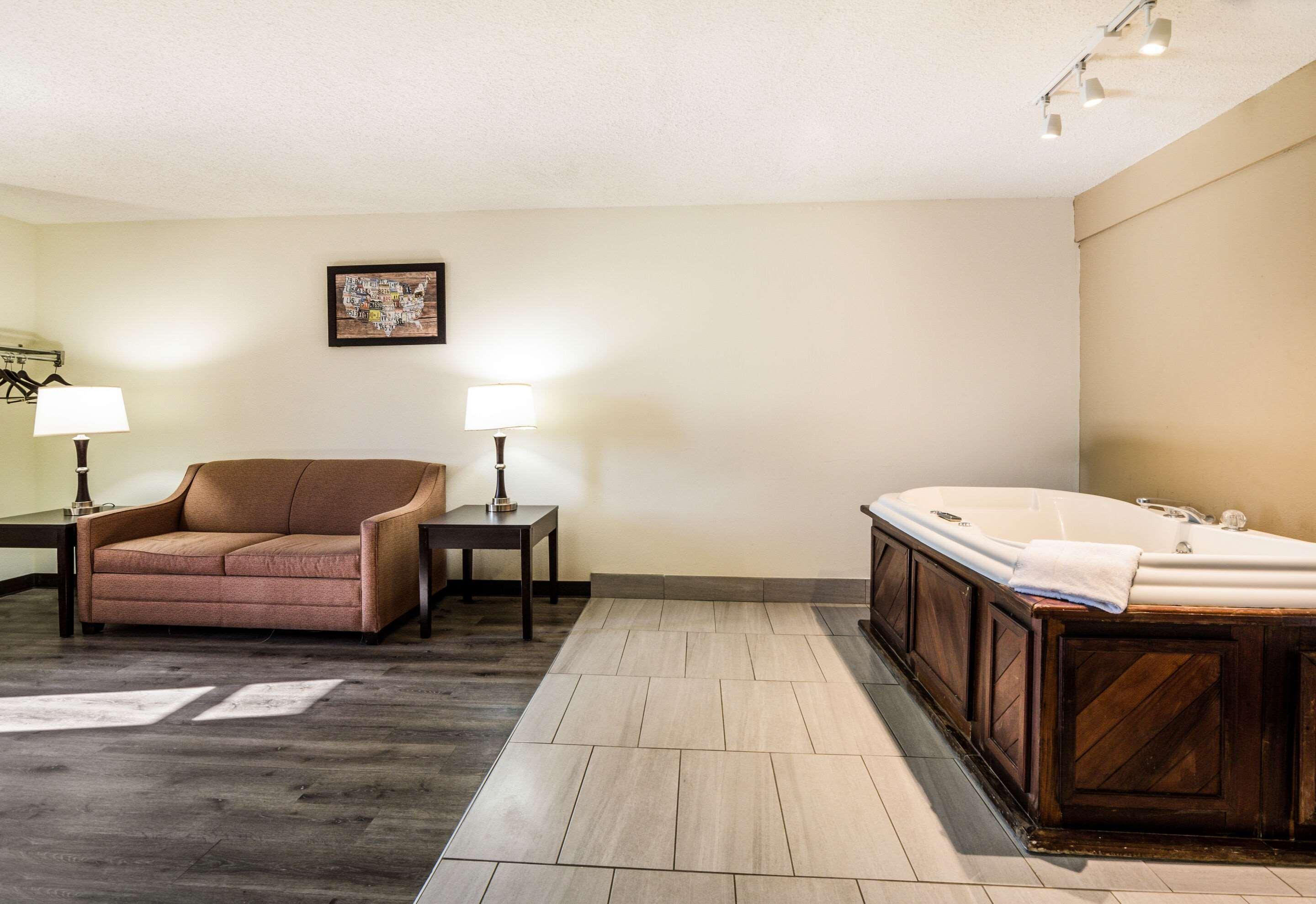 Econo Lodge Glade Springs I-81 Ngoại thất bức ảnh