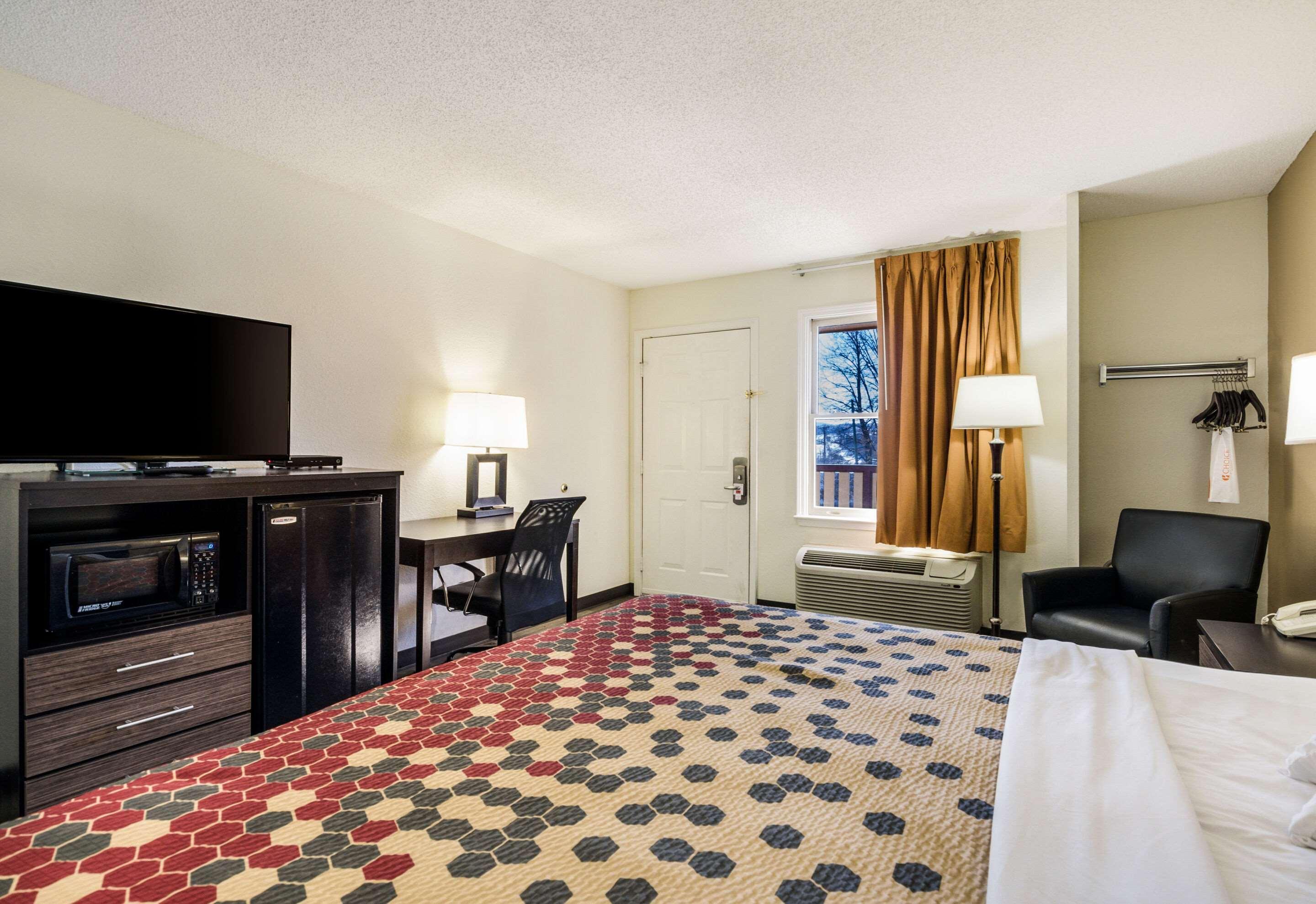 Econo Lodge Glade Springs I-81 Ngoại thất bức ảnh