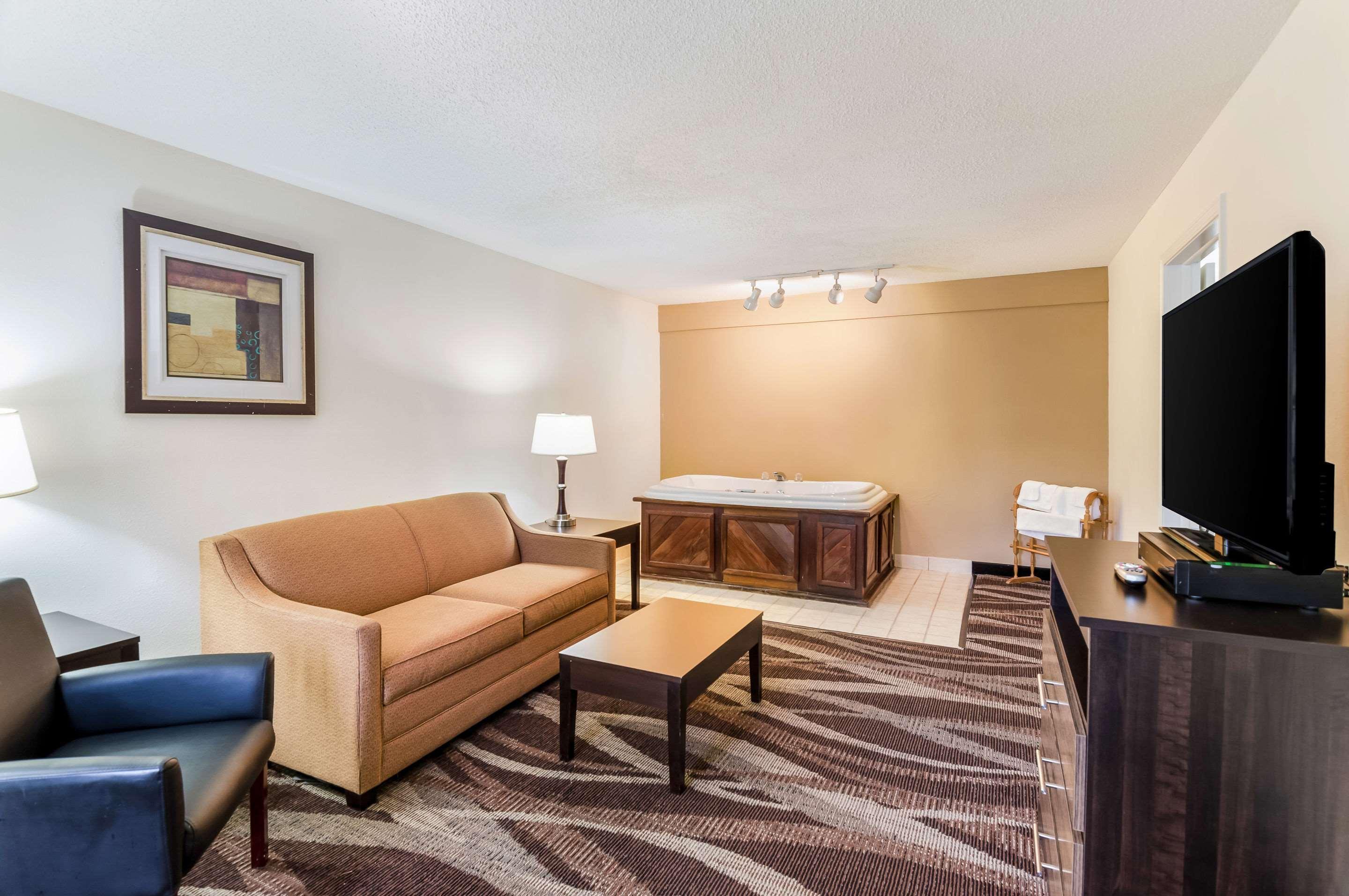 Econo Lodge Glade Springs I-81 Ngoại thất bức ảnh