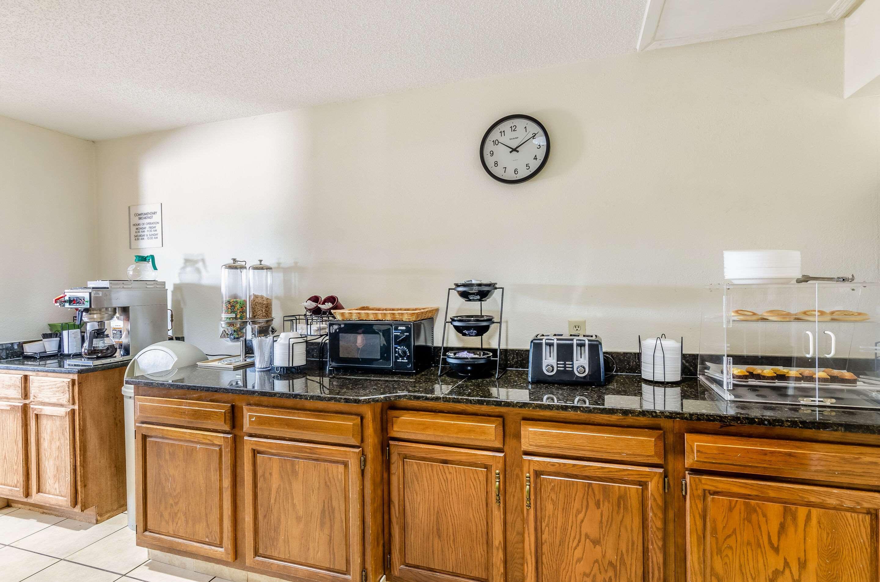Econo Lodge Glade Springs I-81 Ngoại thất bức ảnh