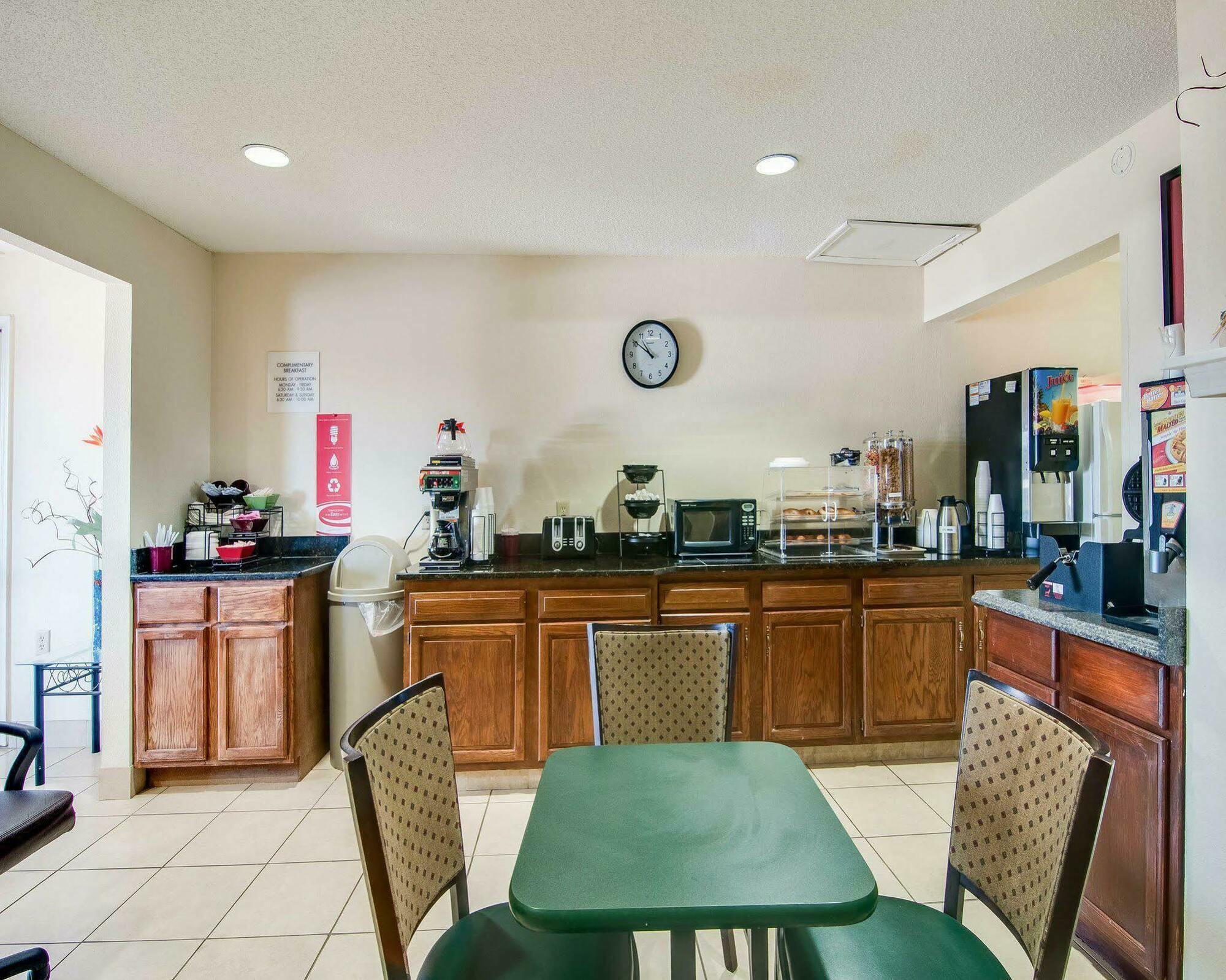 Econo Lodge Glade Springs I-81 Ngoại thất bức ảnh