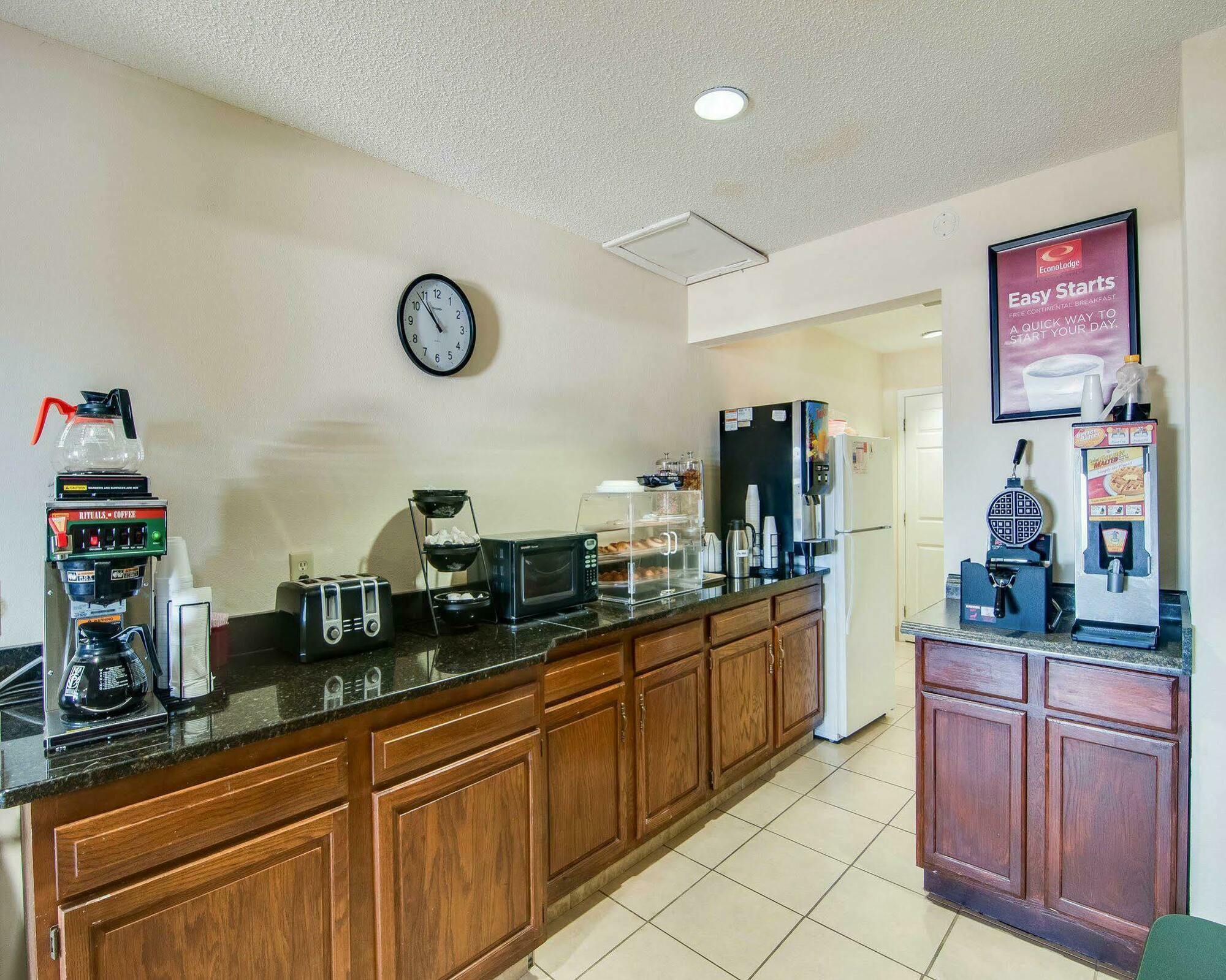 Econo Lodge Glade Springs I-81 Ngoại thất bức ảnh