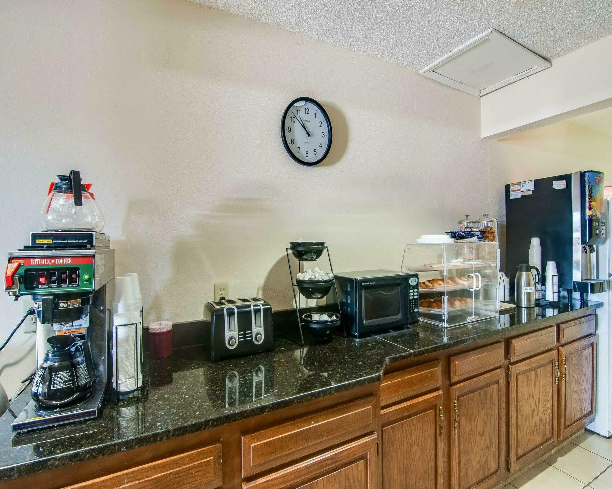 Econo Lodge Glade Springs I-81 Ngoại thất bức ảnh